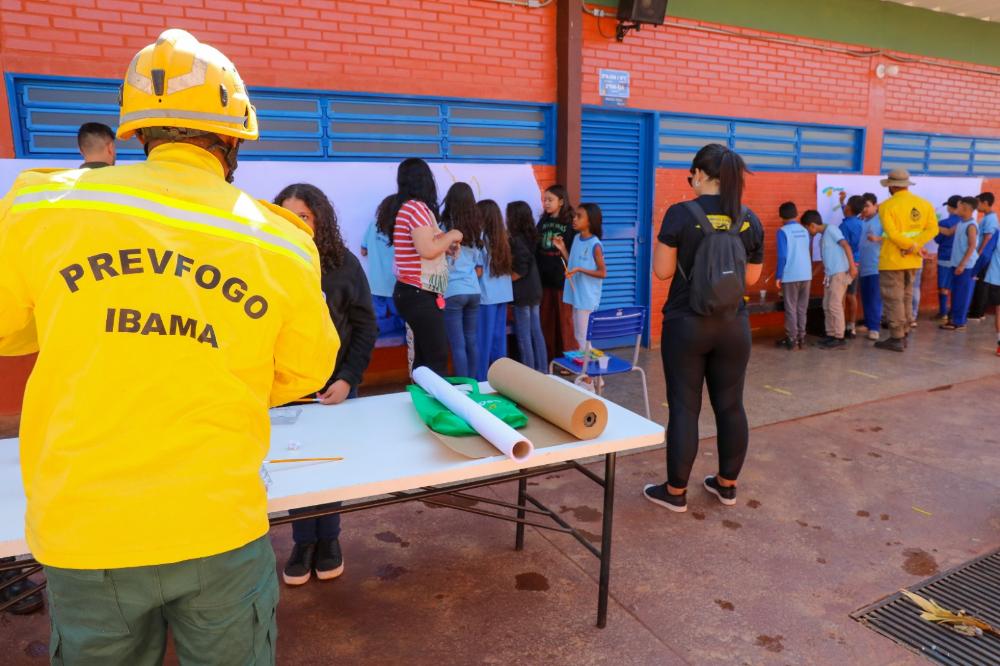 Capa da notícia: Semana do Cerrado leva conscientização sobre incêndios florestais a 700 estudantes do DF